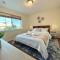 9AM Check-in Coastal Getaway - Luxe Suite near Cliff, Lake & Local Shops - Daly City