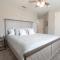 Texas Roots: King Beds and Modern Comfort
