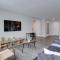 Elegant Apartment with Gym Access at Crystal City
