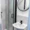 Lush Lodge -Home away in Telford, For Contractors, families, group of friends, Long Term Stays