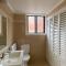Stunning beachside 2 bedroom by EdgeTrip