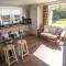 Douglas Cottage - Seasgair Lodges