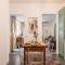 The Best Rent - Large apartment a few steps from the Trevi Fountain