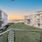 Luxury Beach Escape Sleeps 4 - Ocean View - Spa - Pool - Gym - Back Up Power