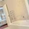 Amoris Guesthouse In Waterkloof Ridge