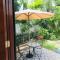 Summer House,shared pool, private bathroom and kitchen - Ban Phlu Yai