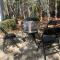 Pet Friendly Cottage Nestled in the Pines with Cozy Fire Pit only Minutes to BEACHES - Дофин-Айленд