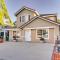 Fast WiFi and Free Parking Cozy Fontana Apartment