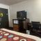 Super 8 by Wyndham Giddings - 吉丁斯