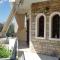 Spata Efis House