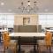 La Quinta Inn & Suites by Wyndham Mount Laurel Moorestown - Mount Laurel