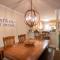 Riverfront home within walking distance of Helen - 海伦