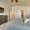 Hurricane Getaway with Private Pool, Mtn Views!