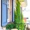 Beautiful 2 story Manor close to beach and all