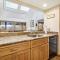 Spacious, Upgraded Premier Condo, best of everything Highridge A18 - 基灵顿