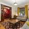 Art Deco Oasis - Stylish 2BD with Den, Office, Garden and Dip Pool