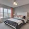 Spacious Modern Home With King Bed & Office