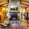 Woodhaven - Private - 3 Suites - Gorgeous Views - 3 Pools - GameRm - HotTub - Lots of Bears