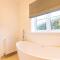 Golwg y Lan - A stunning home for 10 with sea views