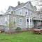 Unique Large 9BR House with 3 Bath Close to the falls
