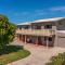 Hosts on the Coast - Views over Whiti Terrace