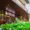 Uptown Parksuites Elegant 1BR with Balcony and Washer - Manila