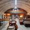 Hill Country Hangar with hottub, 7 minutes from the river and lake