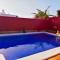Chalet con piscina privada solo familias