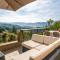 * Farmhouse with views * Walk to everything