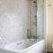 Wykebeck Mount by Our Home Short Stays stunning new build property with plenty of room free parking and fast WiFi - Killingbeck