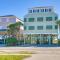 Oceanfront Murrells Inlet Home with Beach Access! - Мертл-Біч