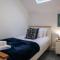 Fairways View - Spacious Apartment - Sleeps 6 - Lovely Views - by Rework Accommodation