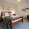 Fairways View - Spacious Apartment - Sleeps 6 - Lovely Views - by Rework Accommodation