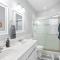 Game Day Getaway - 3BR in Vibrant Wrigleyville