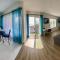 SurfView VR - Best Ocean and Pier View, 5 mins to Beach, Cozy Patio, Pet Friendly