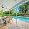 Spacious 4BR/3BA pool home, stylishly decorated - Plantation