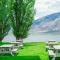 Poplars Motel on the lake