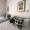 Cómoda Habitación con Baño en Pasillo