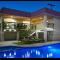 Desert Getaway by Palm Springs! W/Pool & Hot Tub - ديزيرت هوت سبرينغز