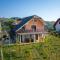 Vineyard Cottage Urban - Happy Rentals