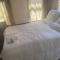 Queen-bed studio in a Quiet Area - Milton