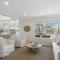 Bush Retreat with Bayviews at Pretty Beach
