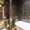 StoneTree - Elegant Studio in Goldcrest View - Дубай