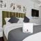 StoneTree - Elegant Studio in Goldcrest View - Дубай