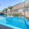 1BR Apt with a Sofa Bed, Pool, Gym & Burj Khalifa View - Dubaj