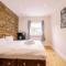 Bright and Quiet 2-bed 2-bath with Great Patio - London