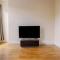 Bright and Quiet 2-bed 2-bath with Great Patio - London