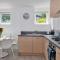 OnSiteStays - Contemporary 2 Bed Apt with Ensuite, 2 x Free Parking Spaces & a Balcony - 达特福德