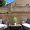 OnSiteStays - Contemporary 2 Bed Apt with Ensuite, 2 x Free Parking Spaces & a Balcony