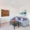 OnSiteStays - Cosy 2-Bedroom Apartment with Private Entrance & Long Stay Prices